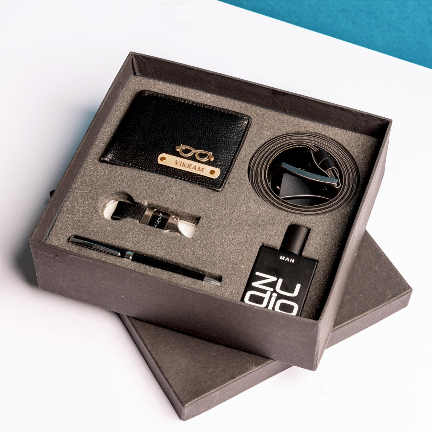 "Executive Elegance: Men's Premium Gift Hamper โ Personalized Men's utility Hamper"