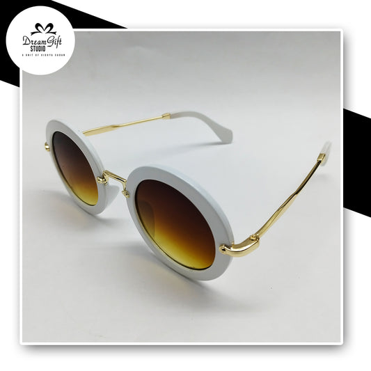 Retro Oval Sunglasses with Gold Metal Temples – White Frame & Gradient Brown Lens
