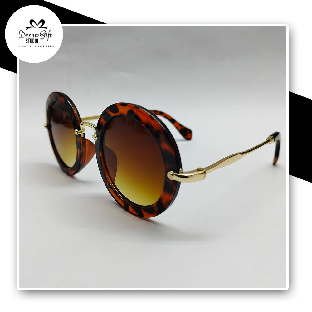 Retro Oval Sunglasses with Gold Metal Temples – Brown Black Frame & Gradient Brown Lens