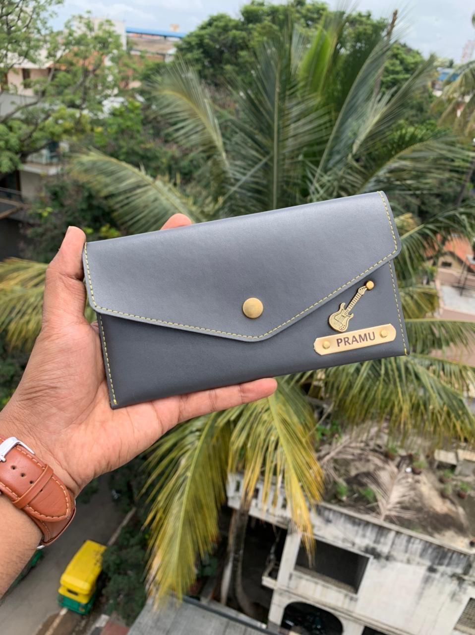 Personalized minimal Clutch